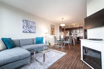Image de Superbe condo du centre-ville - Jr 2 chambres avec parking (E3)