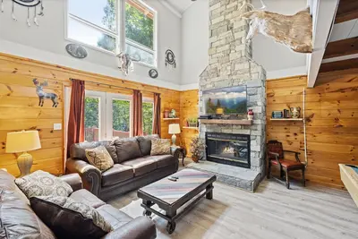 Image de Rhapsodie Bearhemian! ! 2br / 2. 5ba - Piscine! Jacuzzi! Table de billard! Terrain de tennis!