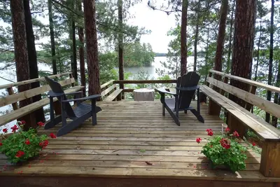 Image de Le chalet classique du Wisconsin dans le nord de la chaîne de lacs Manitowish.
