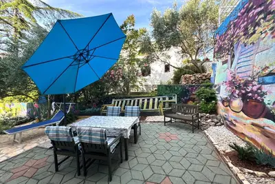 Image de Appartement Didi avec jardin privé, proche du centre, familial