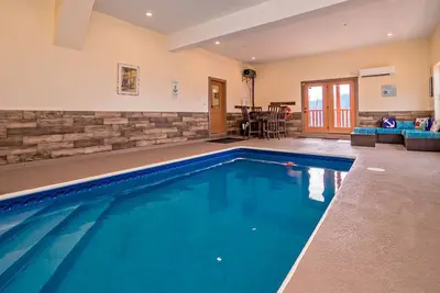 Image de Splash With A View: Piscine INTÉRIEURE! Vues! Cinéma maison, Luxe, Top Services, Près d'attractions!