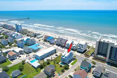 Image de Amen Corner, 7 Br Luxurious Home across street from Beach - Private Pool, Game Room, Gourmet Kitchen, Putting Green