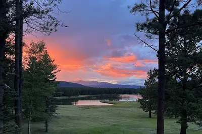Image de Angel Fire Home sur le lac de Monte Verde et vue sur le pic Wheeler