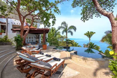 Image de Retraite contemporaine de Bohême, Piscine à débordement chauffée, Service de cuisine / serveur, Climatisation, Wifi, Concierge