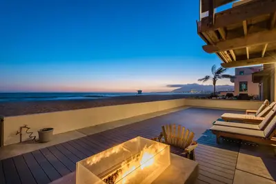 Image de Maison de plage design moderne sur le sable