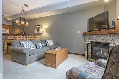 Image de Superbe condo au rez-de-chaussée - Ski in / out from the door - Animaux acceptés