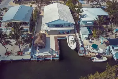 Image de Retraite de Key Largo, avant / quai du canal côté océan