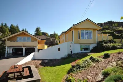 Image de Maison Avec Vue Mer Et Bateau