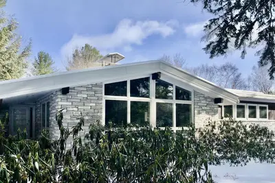 Image de Faites du ski dans ce chalet de montagne moderne avec bain Ă remous, sauna et salle de jeux