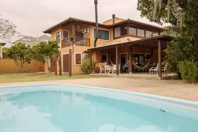 Image de Belle maison 5 qts piscine avec chemin vers la mer