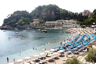 Image de Cosy, confortable et bien meublé. Appartement à Taormina bord de mer