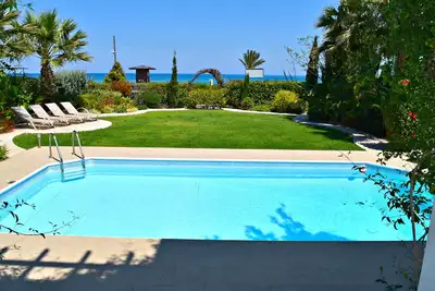 Image de Latchi Beach Front Villa - Face à la plage Pavillon Bleu - Vues incroyables sur la mer - Wifi