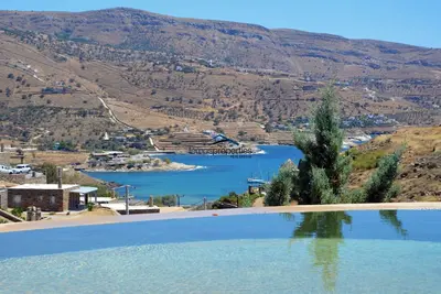 Image de Villa spacieuse avec piscine dans la région de Koundouros, Kea