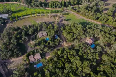 Image de 3 maisons***** avec 10 chambres et salle de bain communicante
