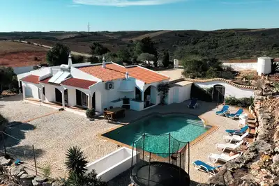 Grande villa avec piscine privée à proximité des plages