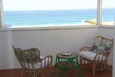 Nouveau T1! Magnifique vue panoramique sur la plage de Caparica