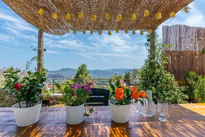 Image de Petite maison confortable avec une vue magnifique sur muntana et barcelone