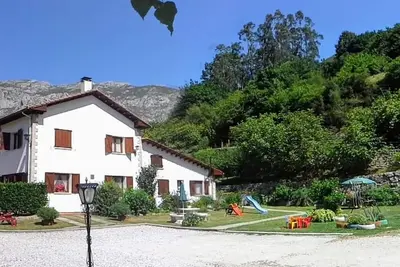 Image de Maison rurale à Picos de Europa. 12 personnes Jardin, barbecue, balançoires, Wifi gratuit.