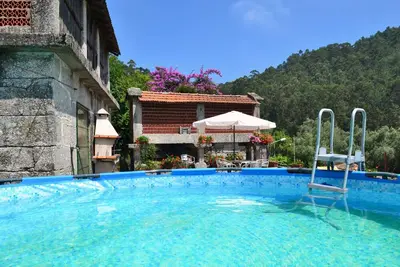 Image de Maison de vacances avec piscine, belle vue et proche de GerĂŞs!