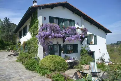 Image de F3 ds ferme basque XVIIème siècle charme propriété de 3 hectares