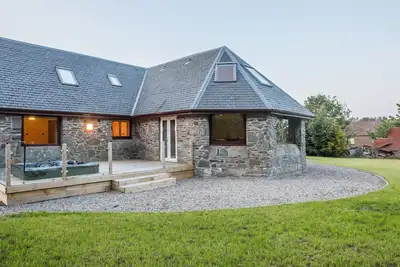 Image de Belle maison de détente dans un endroit paisible fantastique près de Dundee avec bain à remous