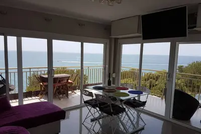 Image de Appartement face Ă la mer avec piscine et 2 chambres