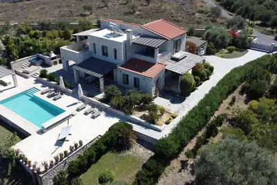 Villa Athene-Villa en pierre naturelle avec vue sur la mer, proche de la plage