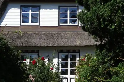 Image de Vacances sur la mer Baltique sous le chaume avec beaucoup de confort; Cheminée, Wi-Fi gratuit, 2 Smart Tv.