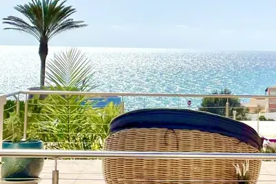 Image de Villa avec piscine privée et Wi-Fi gratuit, proche de la mer, cour abritée