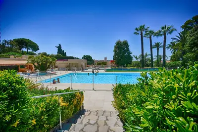 Image de Appartement F4 avec piscine et tennis à 2 pas des plages