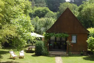 Image de Le Chalet 4p Lascaux, 3*, piscine chauf, Spa, parc jeux, wifi, ok chien & chat