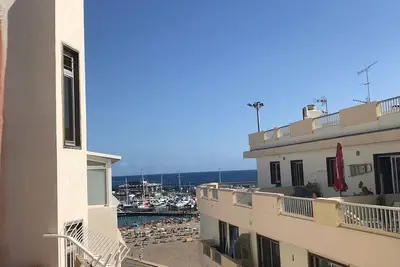 Image de Appartement récemment rénové inondé de lumière, au premier étage