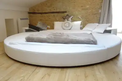 Image de Au Pied du CHÂTEAU - 5 à 11 personnes - Baignade + canoë + piste cyclable à 100m