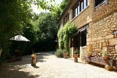 Image de Gite 3p, Lascaux, 3*, piscine chauffée, Spa, parc, jeux, wifi, ok chiens & chats