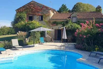 Image de Superbe Maison De Standing Avec Piscine Jardin Et Vue Au Coeur Du Perigord Noir