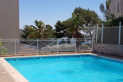 Image de T3 balcon vue mer Ă la seyne sur mer- Piscine (var)