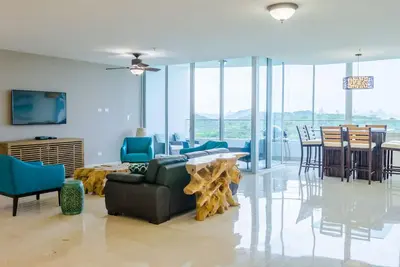 Image de 23o Penthouse Stunning Oceanview Resort Lifestyle