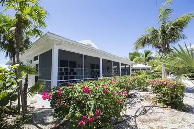 Villa 3 chambres entièrement rénovée et spacieuse au coeur de Grace Bay