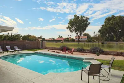 Image de Détendez-vous dans l'Arizona ensoleillé avec piscine chauffée et une belle vue