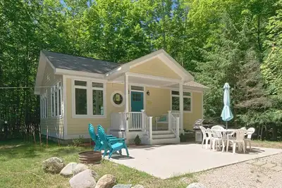 Image de Traverse City Area! ! Serenity Woods Cottage à Birch Point, Honour Mi