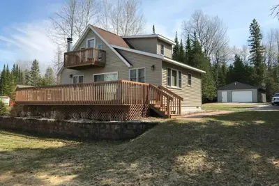 Image de Belle Waterfront Home sur le lac Mullett! Parfait pour vos vacances en famille!