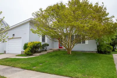 Image de Animaux acceptés 3br Beach Home Quick Walk à la plage Spacieux et propre pour 10 personnes