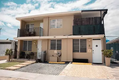 Image de Grande maison avec appartements privés, terrasses, buanderie, barbecue, pkg, animaux acceptés
