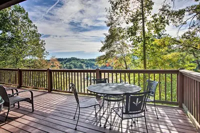 Image de «Scenic Solitude» à Pigeon Forge avec bain à remous et vue