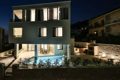Image de Luxueuse villa vue mer Viola avec piscine et jacuzzi pour 14 personnes Eos-Croatie