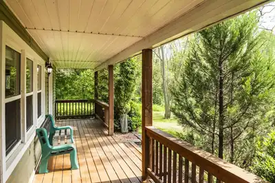 Image de Blue Mountain 6 Bdrm Cottage très privé sur 10 acres, bain à remous extérieur