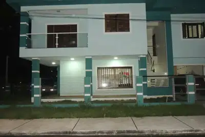 Image de Grande maison de ville, 4 chambres, suite, pour 10 personnes, Air, Tv, Wi-Fi, près de la mer et du centre