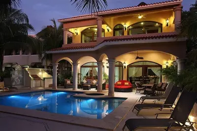Image de 2 villas de luxe fantastiques, 11 chambres sur terrain de golf