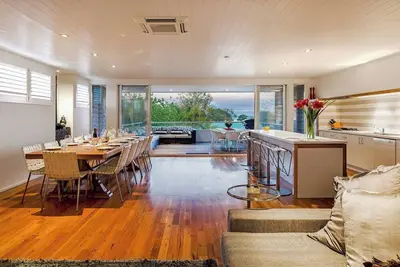 Image de Bayview on Lorna Beach and Town at Your Doorstep