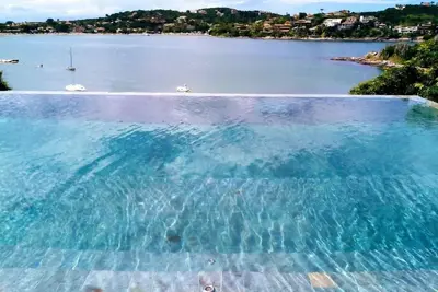 Image de Excellent manoir 8 suites sur le sable Praia da Ferradura!